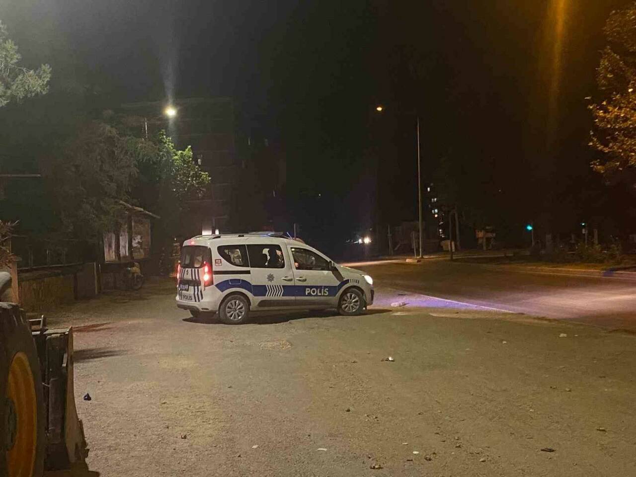 ADIYAMAN’DA BİR DEPREMZEDEYE AİT DEPODA BULUNAN EV EŞYALARI KİMLİĞİ BELİRSİZ