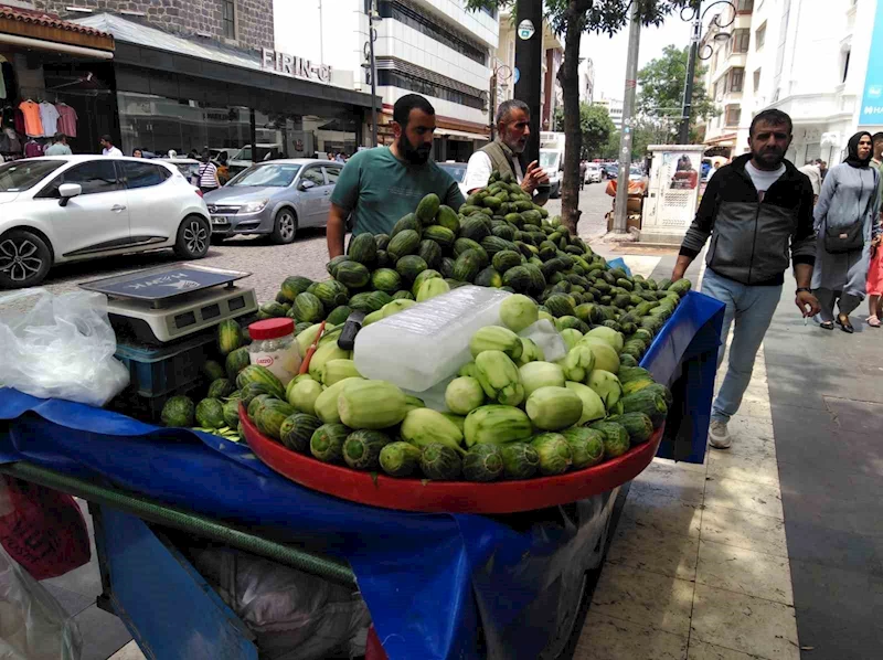 Diyarbakır’da acur tezgahlarda yerini