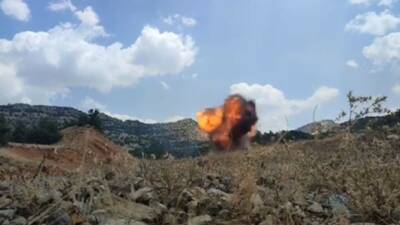 DİYARBAKIR’IN HANİ İLÇESİNDE YOL KENARINDAKİ TOPRAĞIN ALTINA GİZLENEN İKİ ADET