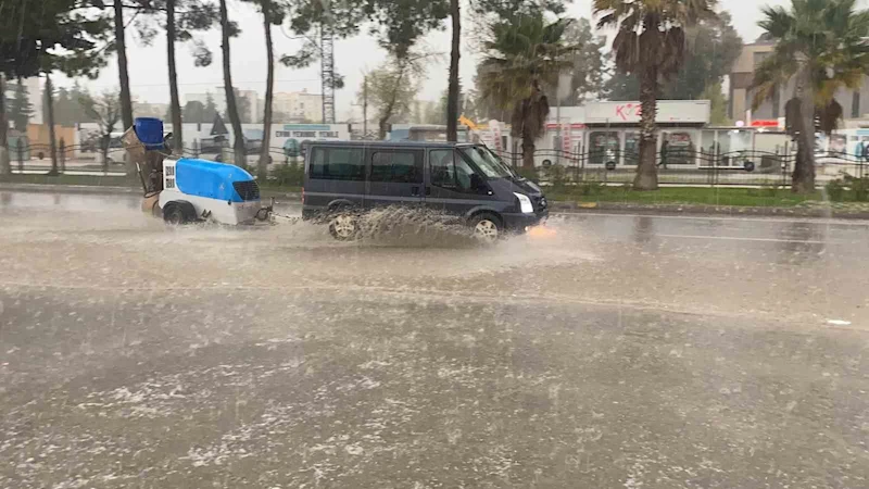 Adıyaman’da, aniden bastıran dolu