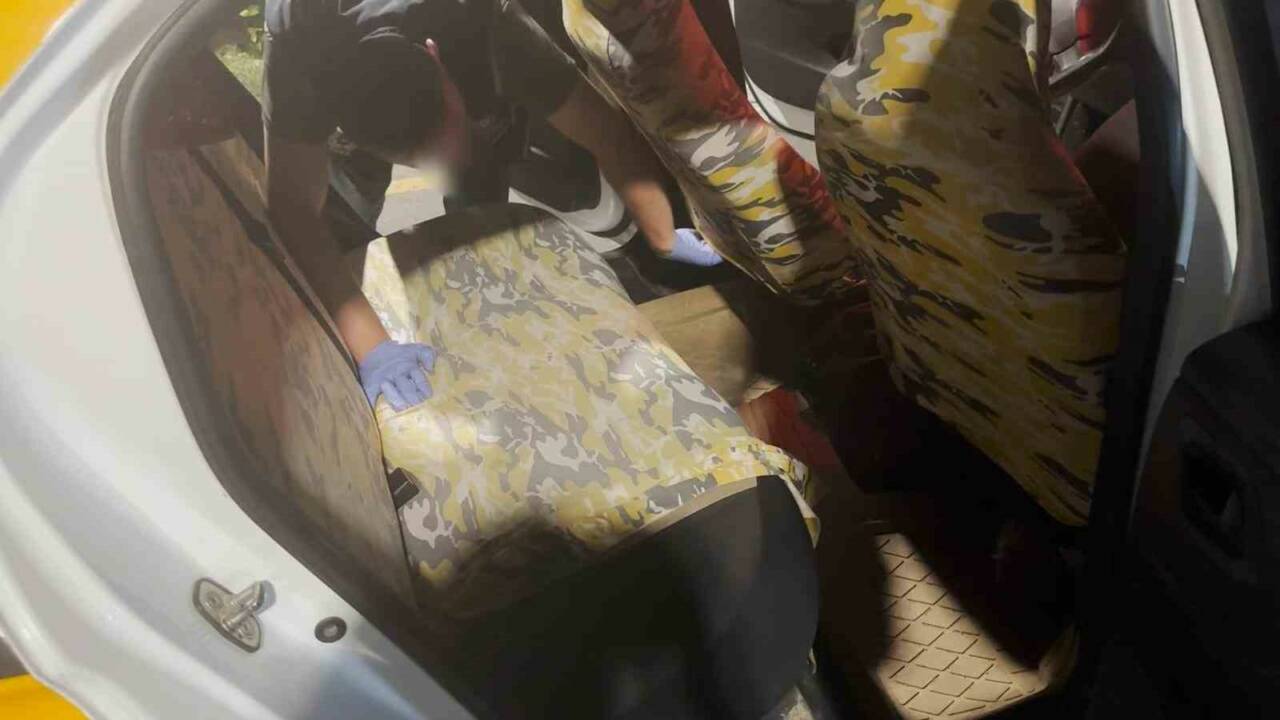 Batman’da durdurulan iki araçta yapılan aramada 81 kilo 124 gram