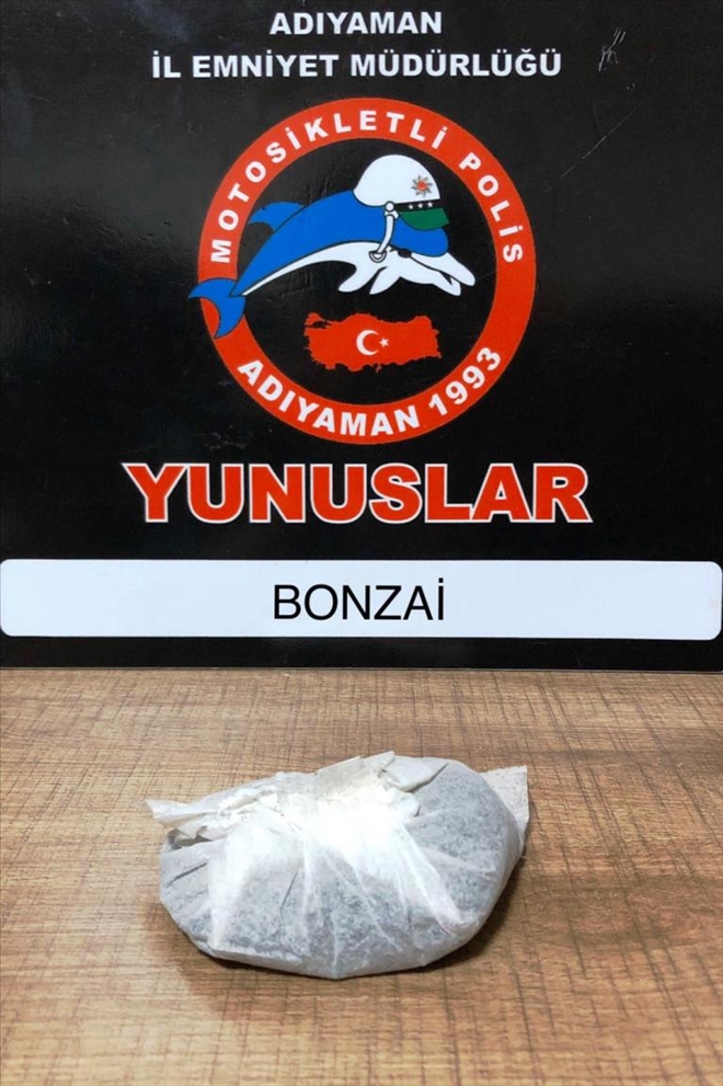 Durdurulan otomobilde Uyuşturucu ele geçirildi Adıyaman´da polisin şüphe üzerine durdurduğu otomobilde 22 gram sentetik uyuşturucu