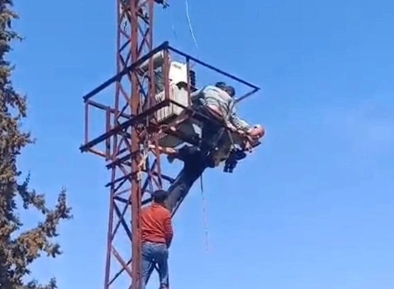 Elektrik akımına kapılan kişi