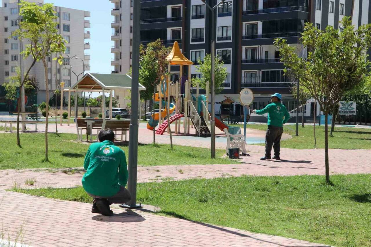 HALİLİYE’DE PARKLAR YENİLENİYOR