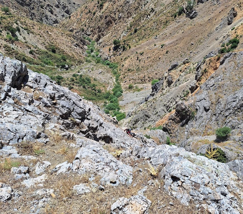 Kayalıklarda mahsur kalan şahsı