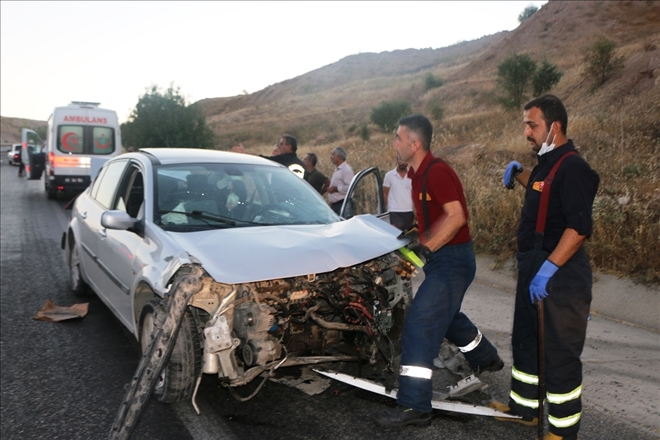 Adıyaman´da lastiği patlayan otomobil