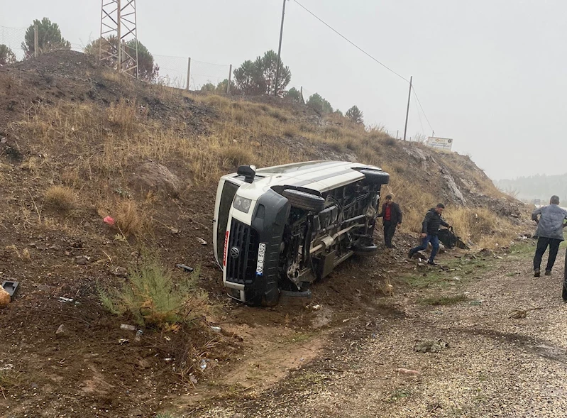 Adıyaman’ın Gölbaşı ilçesinde minibüsün