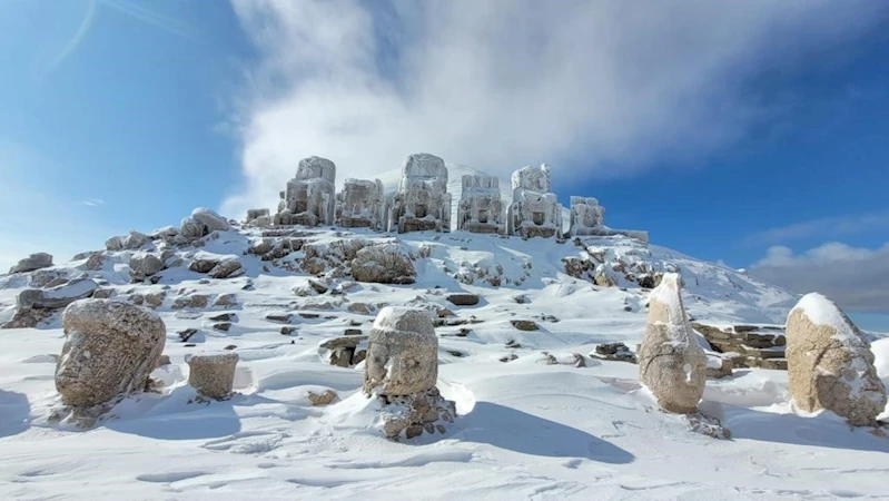 Nemrut Dağı yeniden beyaza