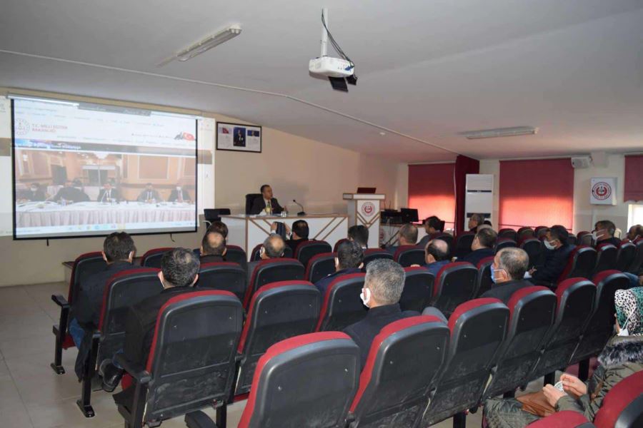 Belirli gündem maddelerini görüşmek üzere İlçe Milli Eğitim Müdürü Mehmet