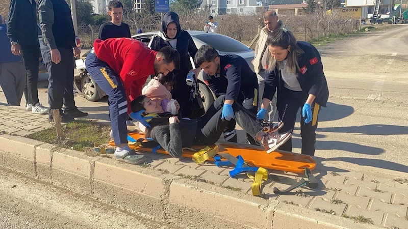 Adıyaman’da, kamyonet ile otomobilin