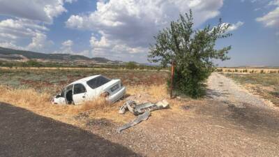ADIYAMAN’DA, SÜRÜCÜSÜNÜN DİREKSİYON HAKİMİYETİNİ KAYBETTİĞİ OTOMOBİLİN ŞARAMPOLE GİRMESİ SONUCU 2