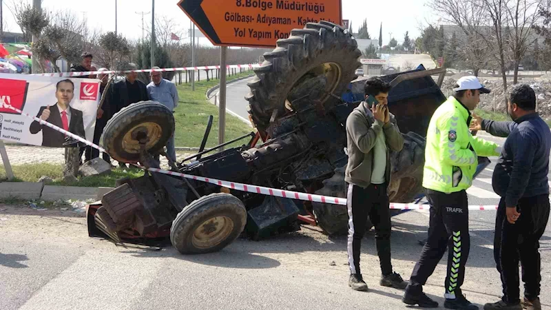 Otomobille çarpışan traktör devrildi: