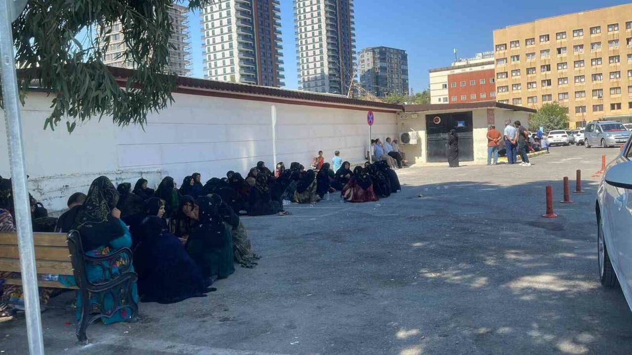 Damda makine ile salça yaparken elektrik akımına kapılan anne ve