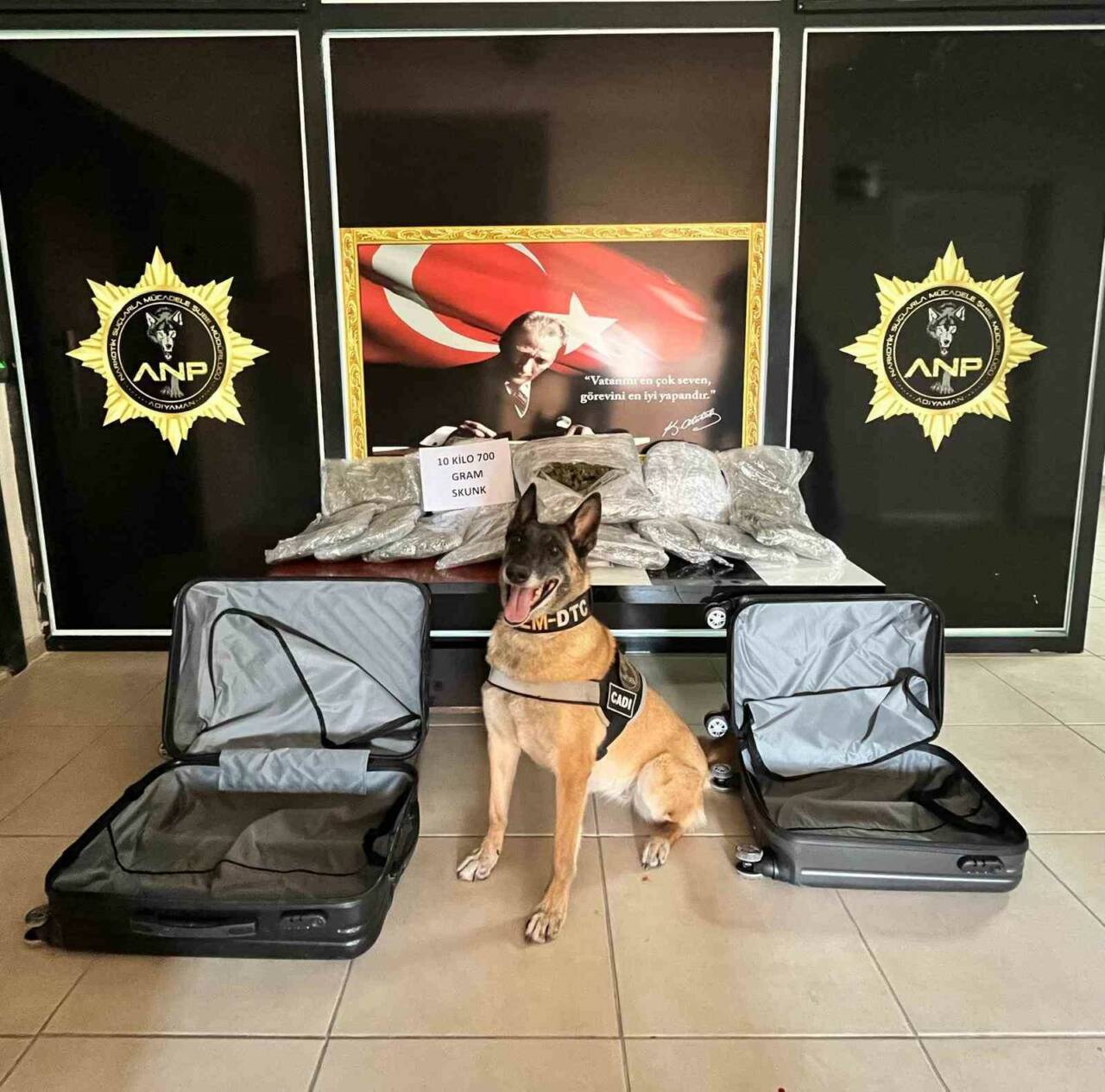 Adıyaman’da durdurulan bir öğrenci servis aracında, 10 kilo 700 gram