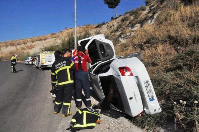 Adıyaman´da virajı alamayan otomobilin