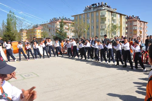   Okul bahçesinde düzenlenen