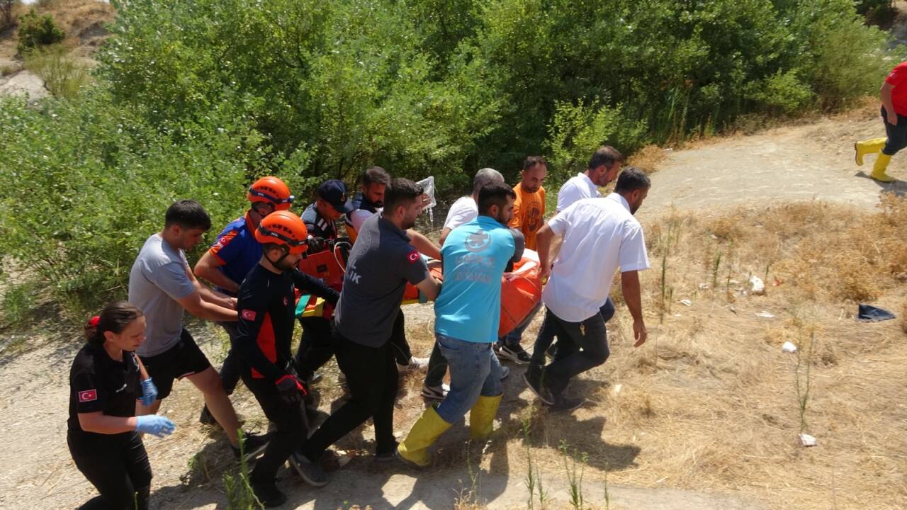 Suya giren iki kardeşten biri hayatını kaybetti, diğeri yaşam savaşı veriyor