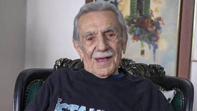 Ünlü oyuncu Aydemir Akbaş, yeniden yakalandığı kanser hastalığı nedeniyle tedavi