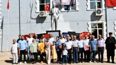 Besni Kaymakamlığı önünde düzenlenen törenle CHP Besni İlçe Başkanlığı, 30