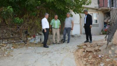 Belediye Başkanı Alkan, mahallelerdeki alt yapı sorunlarını çözmek amacıyla gerekli