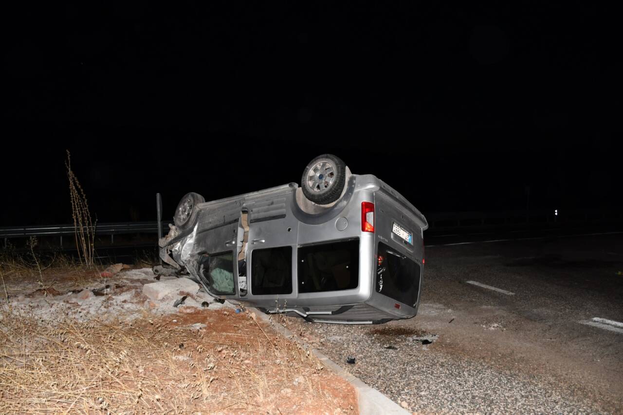 Besni’de Trafik Kazası: Takla Atan Araçta Sürücü Yaralandı