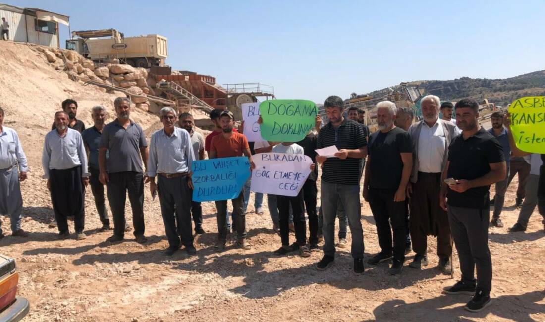 Adıyaman’da köylüler, köylerinin yanında