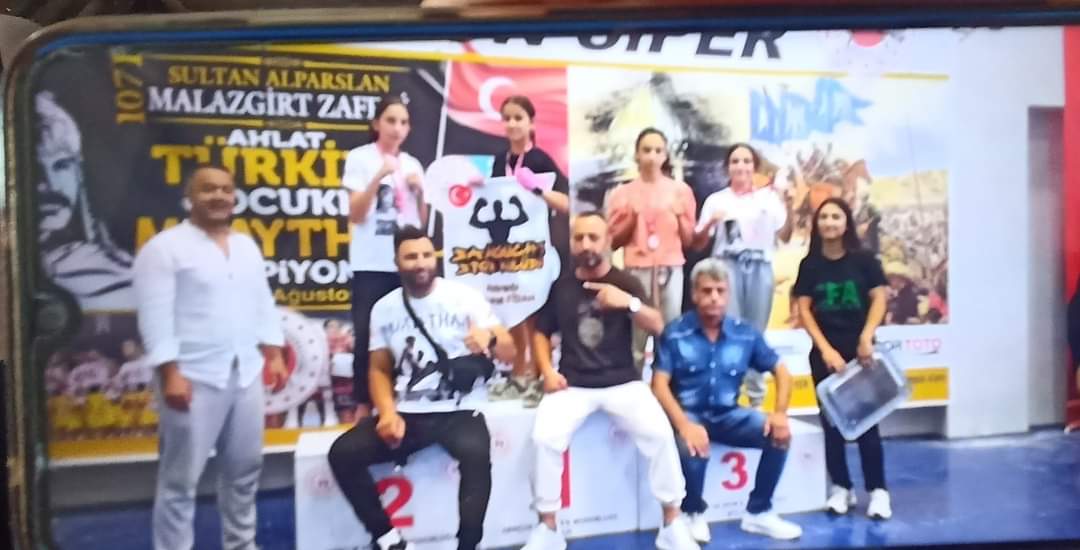 Muay Thai Şampiyonası: Minik ve Yıldız Sporcular Başarılarıyla Göz Doldurdu