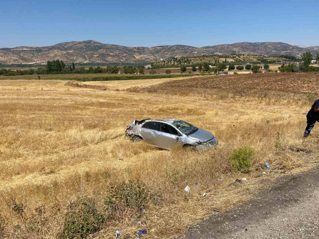 Otomobil takla attı: 1’i ağır 2 yaralı