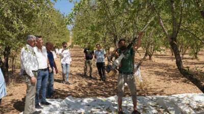 Kahta Belediye Başkanı Mehmet Can Hallaç, tütün, üzüm ve badem