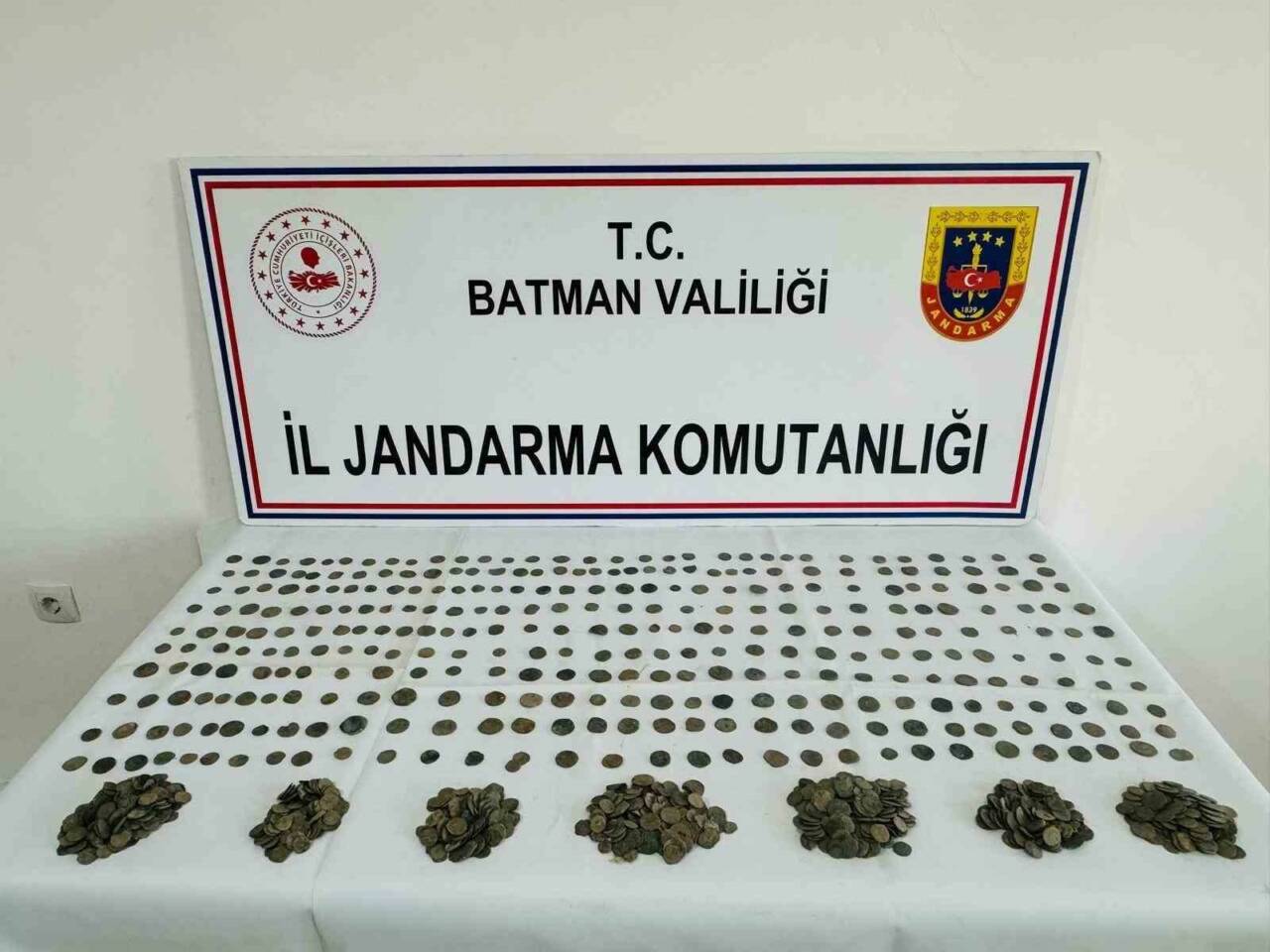 Batman İl Jandarma Komutanlığı tarafından düzenlenen operasyonlarda çok sayıda uyuşturucu