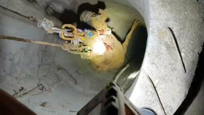 Batman’ın Yenipınar köyünde, derin bir sulama kuyusuna düşen inek, itfaiye