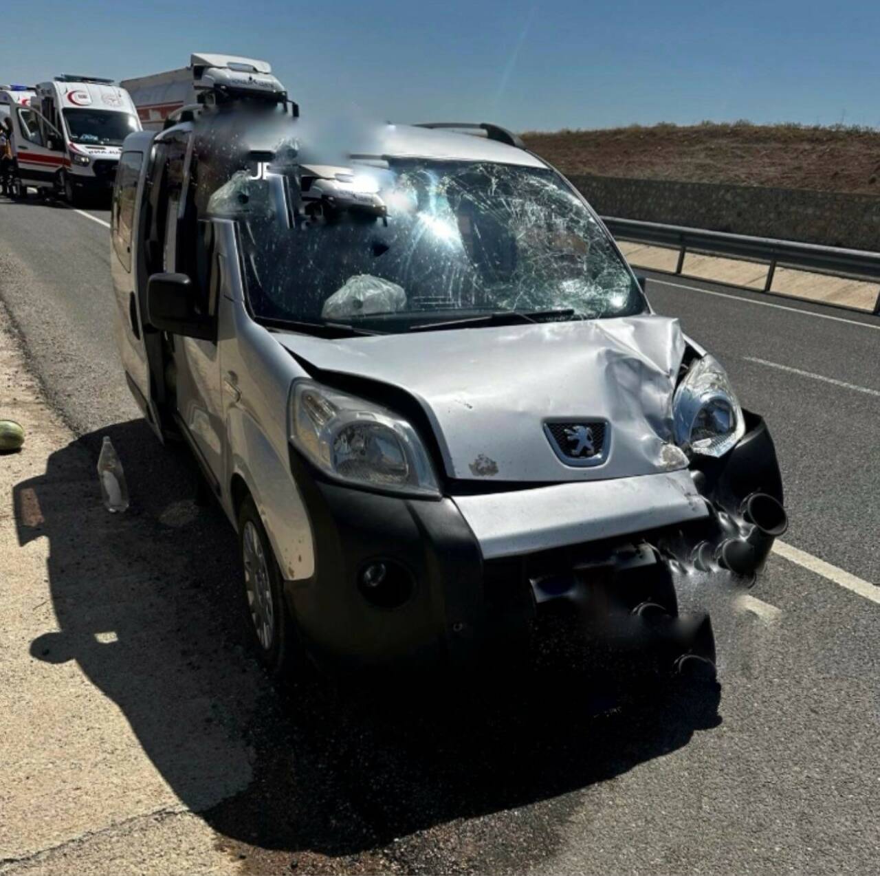 Batman’da hafif ticari araç ile motosikletin çarpışması sonucu biri ağır