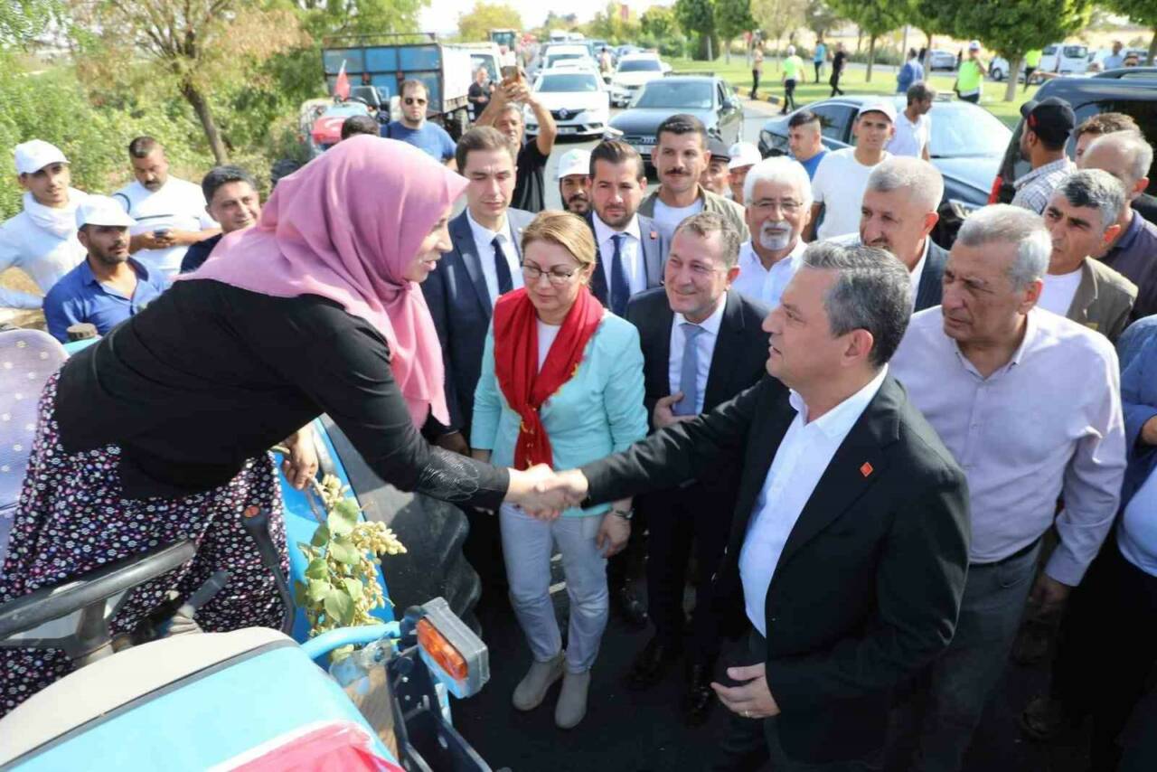 Belediye Başkanı Eşini Çiftçi Diye Tanıttı