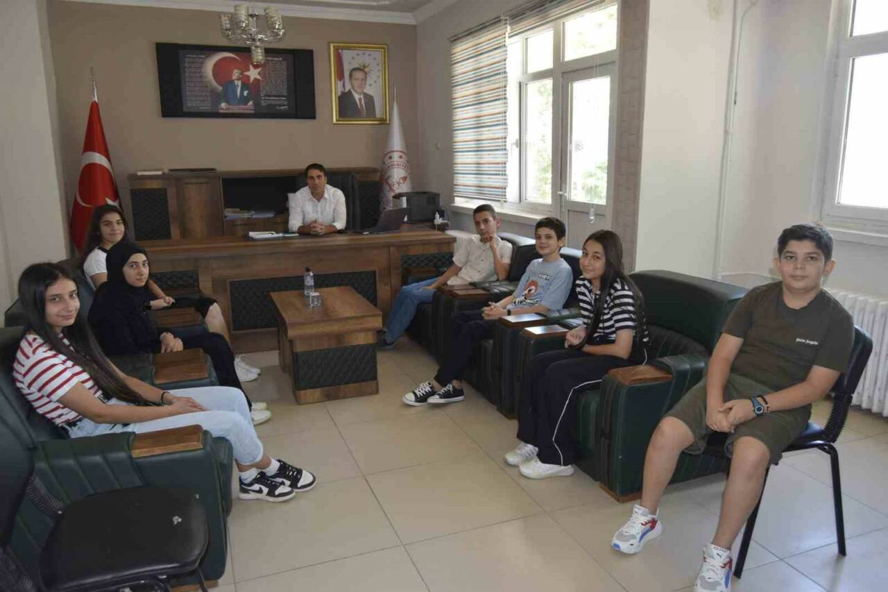 Diyarbakır’ın Dicle Kaymakamlığı Liselere Geçiş Sistemi (LGS) sınavında dereceye giren