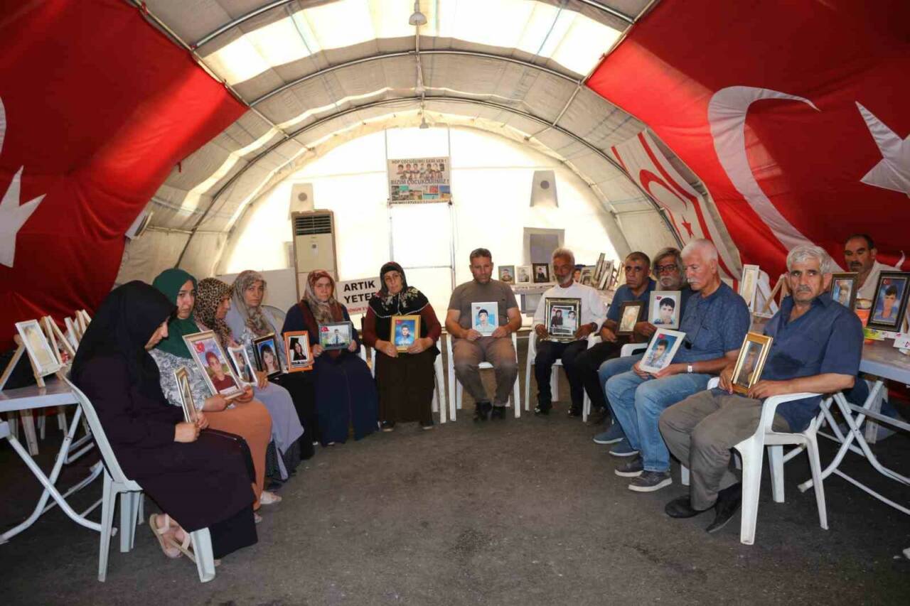 Çocukları terör örgütü PKK mensuplarınca kandırılarak dağa kaçırılan ailelerin evlat