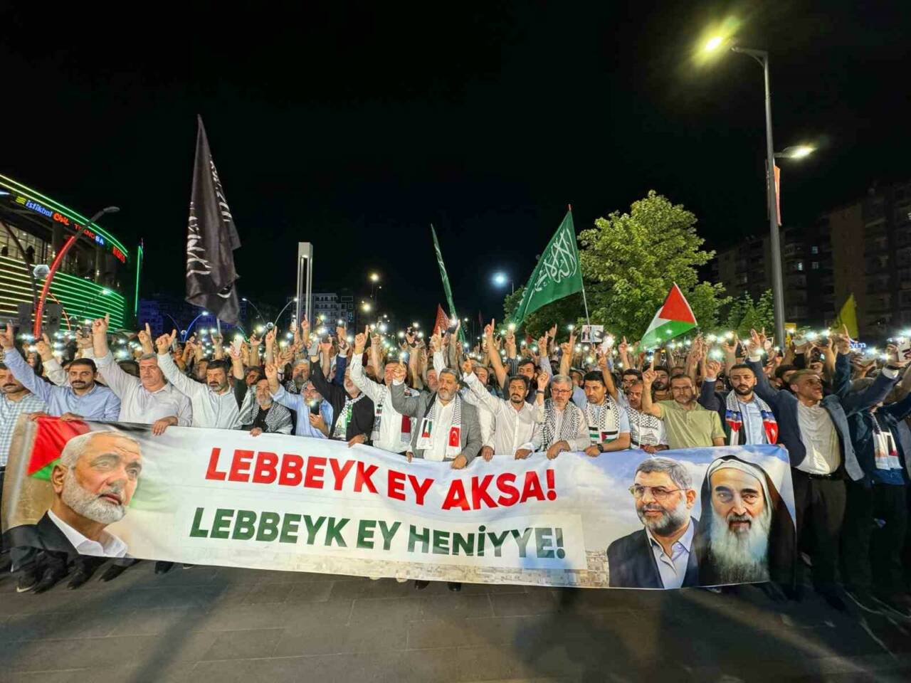 İsrail’i protesto sonrası kahve zincirine taşlı saldırı