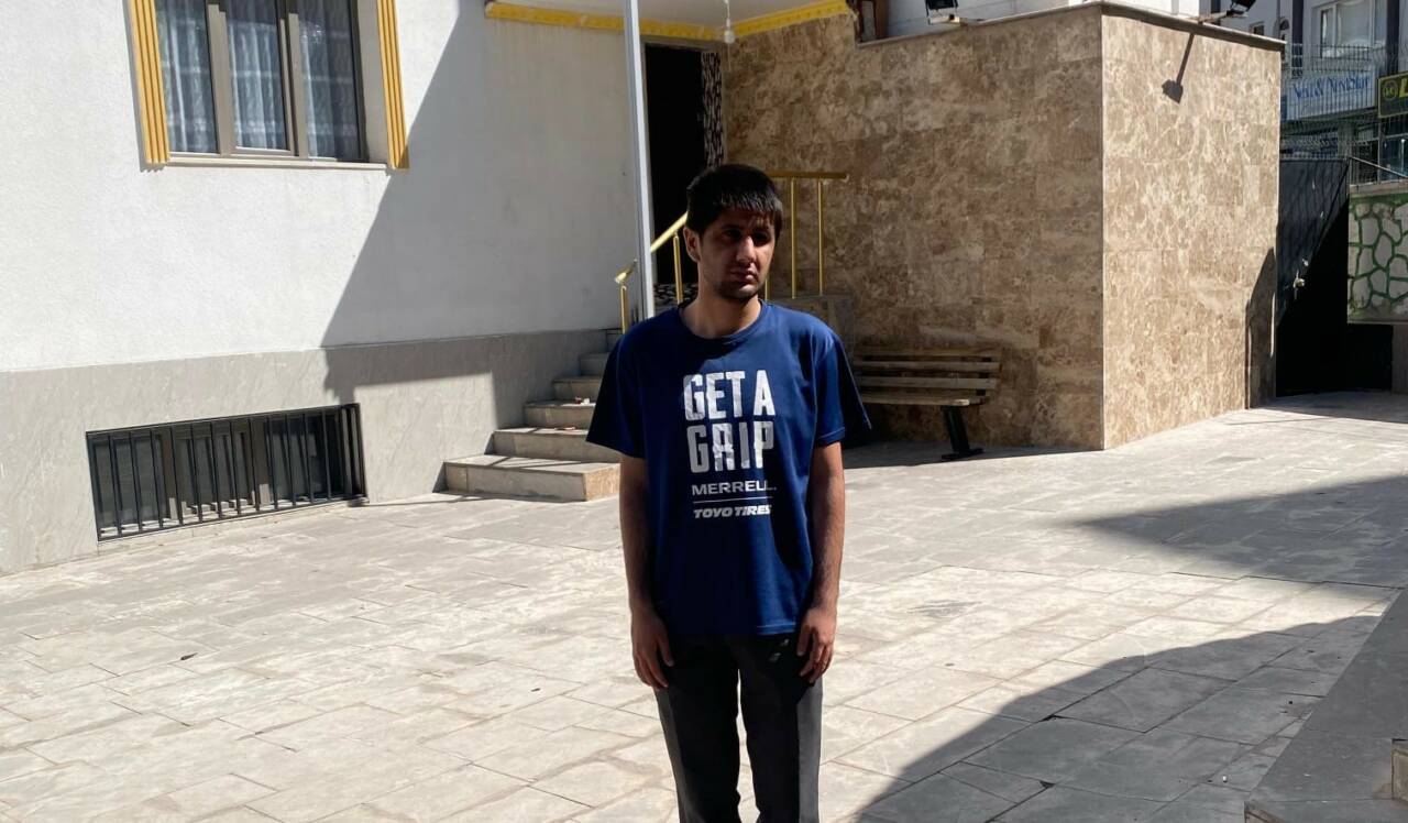 Diyarbakır’ın Silvan ilçesinde yaşayan görme engelli hafız Yusuf Ziya Güzeç,