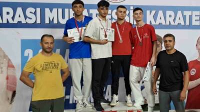 Eyyübiye Belediyesi AK Evler Spor Salonlarında yetişerek 2017 yılından bu