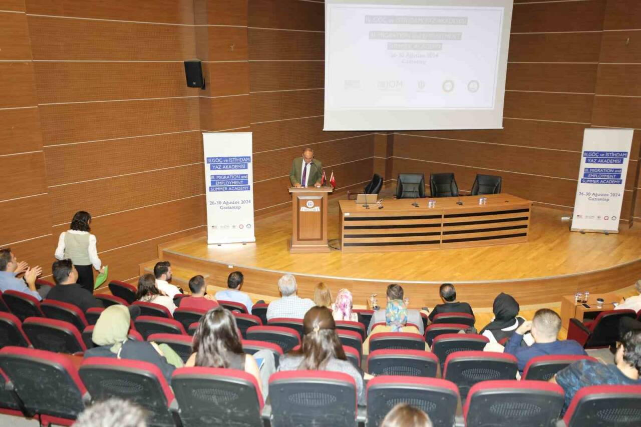 Gaziantep Üniversitesi’nde Göç ve İstihdam Akademisi Başladı