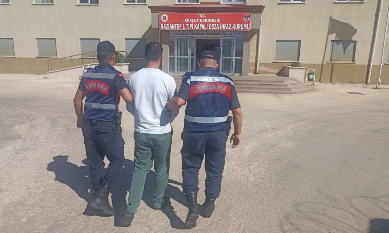 Gaziantep’te 12 yıl hapis cezası bulunan uyuşturucu taciri jandarma ekiplerinin