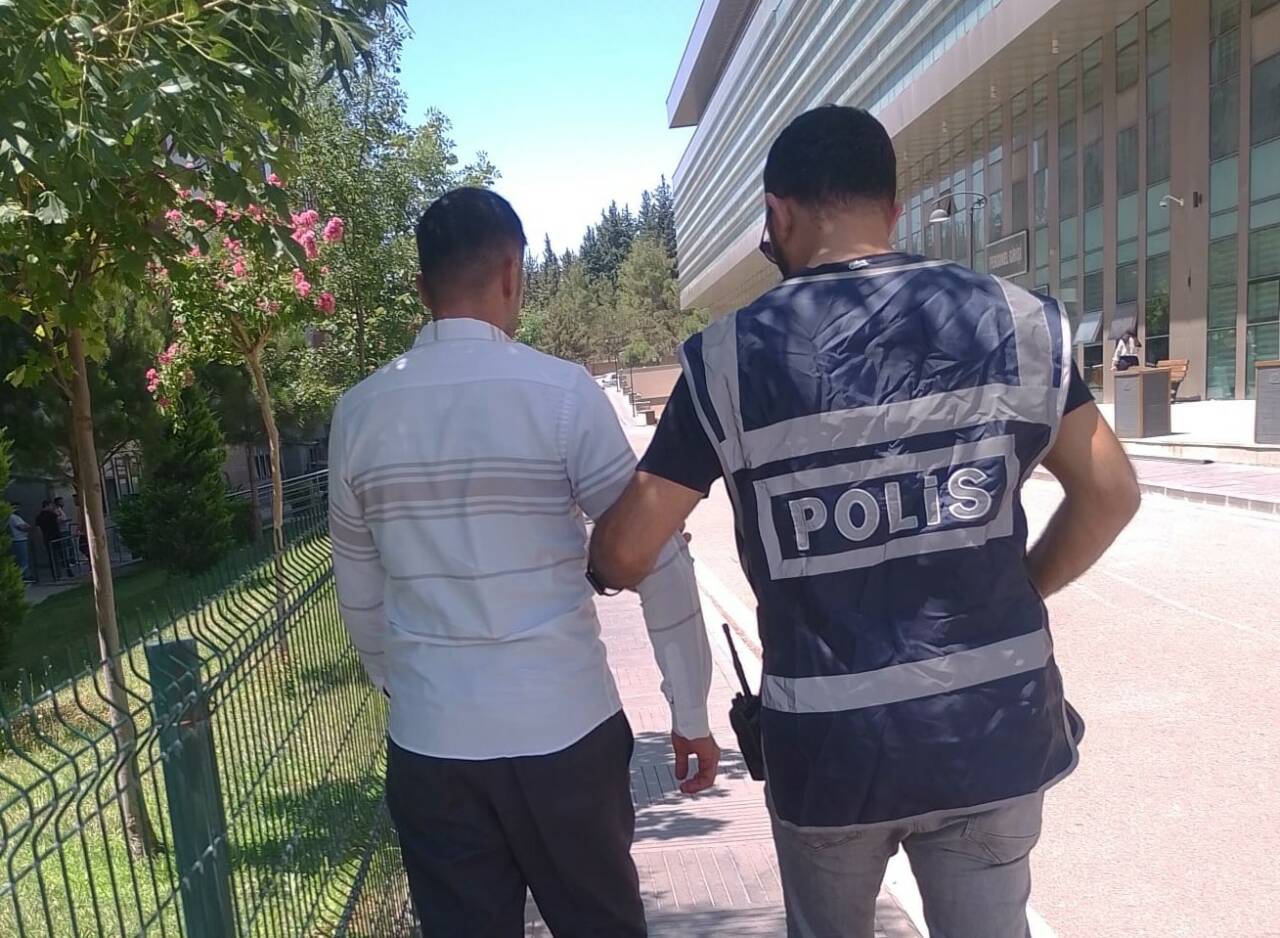 Gaziantep’te polis ekiplerinin operasyonu sonucunda kesinleşmiş hapis cezası bulunan 2
