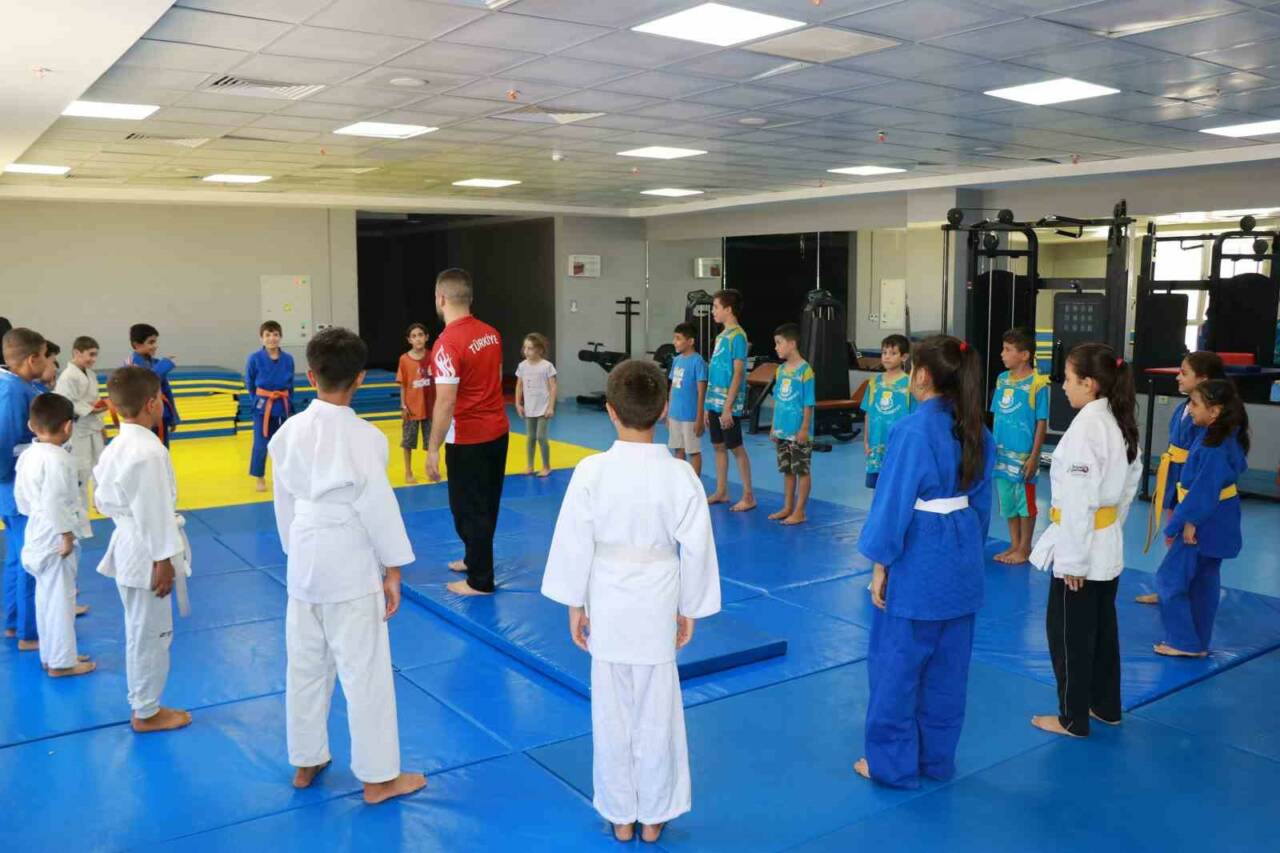 Haliliye Belediyesi bünyesindeki judo kursu ile bir yandan spor alışkanlığı