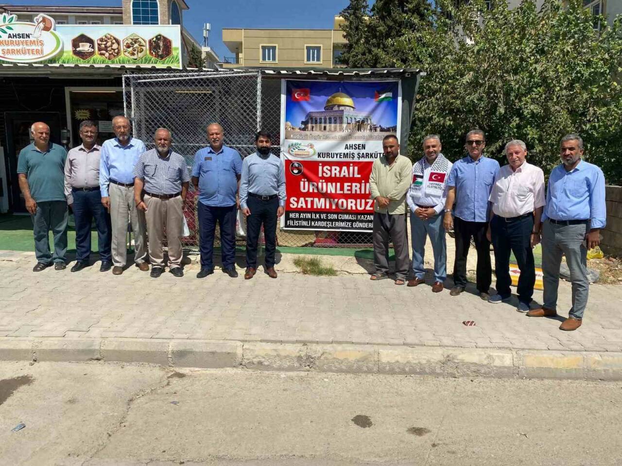 Adıyaman’da bir esnaf, İsrail menşeli ürünleri satıştan kaldırarak Gazze'ye destek