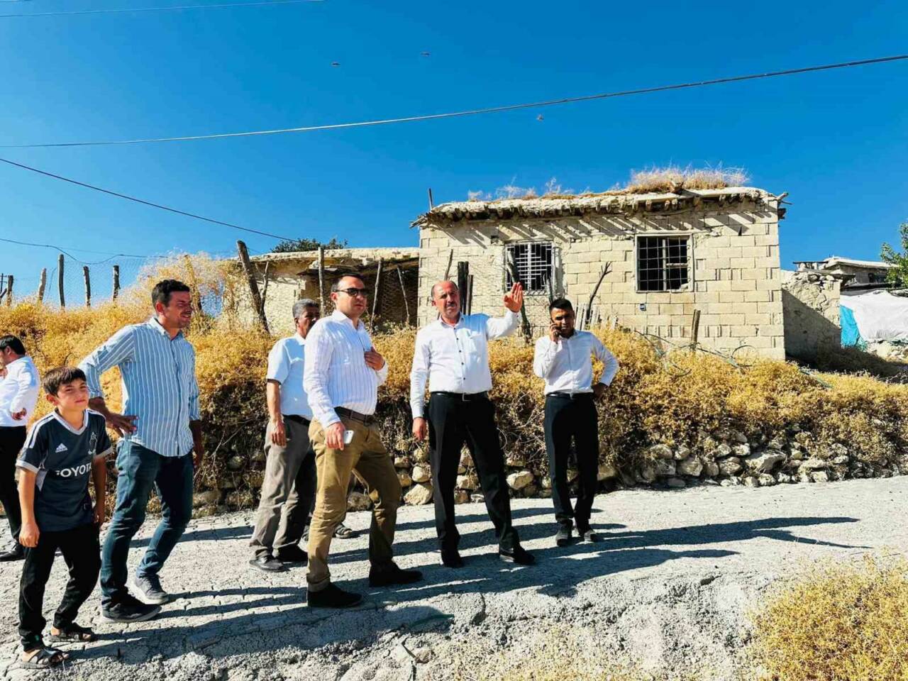  Besni' de Kaymakam Çağlar Partal, kilitli parke taşı döşeme