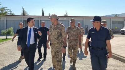 Adıyaman Gölbaşı Kaymakamı Tarık Buğra Seyhan, polis ve jandarma ekipleriyle