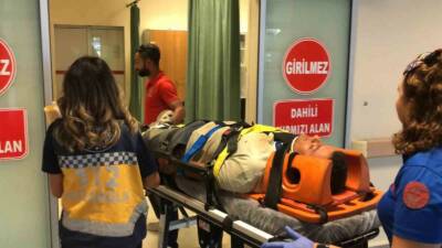 Adıyaman'da meydana gelen trafik kazasında, lastiği patlayan bir otomobil takla