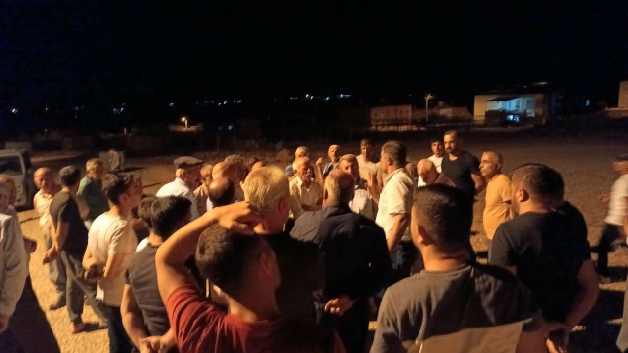 Adıyaman’da, mahallelerine şehir içi minibüslerinin uğramamasından dolayı mağdur olduklarını dile