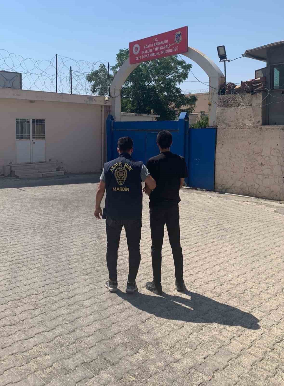 Mardin İl Emniyet Müdürlüğü ekipleri tarafından yapılan operasyonlarda, haklarında kesinleşmiş