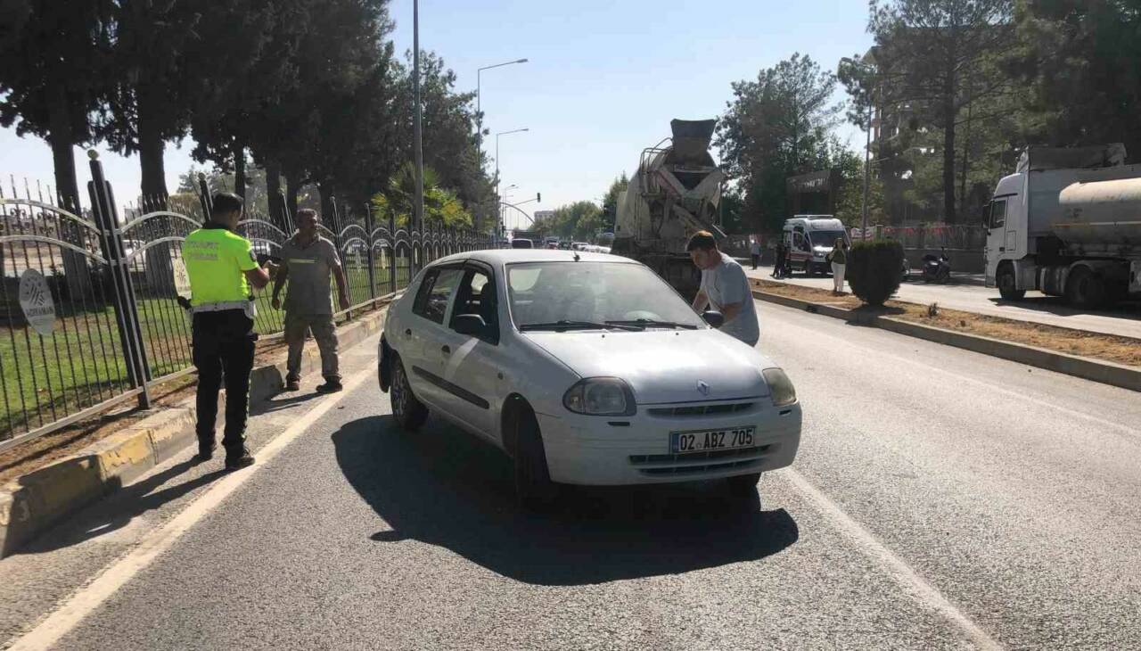 Otomobil ile beton mikseri çarpıştı: 1 yaralı