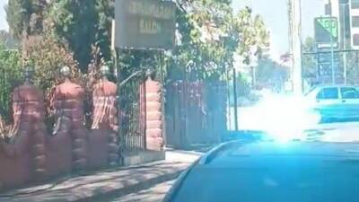 Adıyaman’da, elektrik hattının koparak park halindeki bir aracın yanına düşmesi